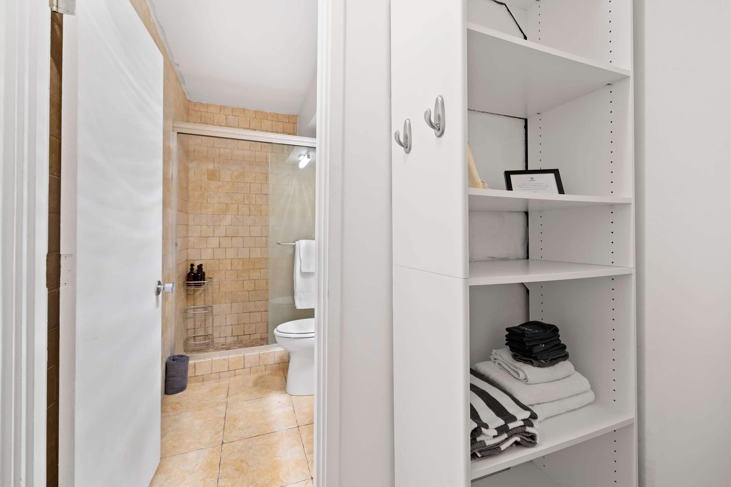 Waikiki Studio – Steps from the Beach! - Image 13