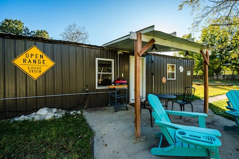 Sadie's Place, Two Bedroom tucked into paradise.