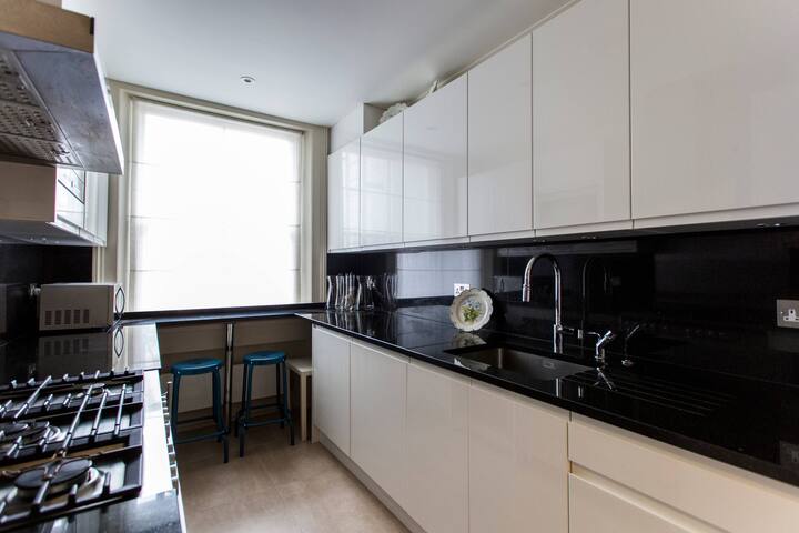 Cadogan Place IV by onefinestay gallery image 5