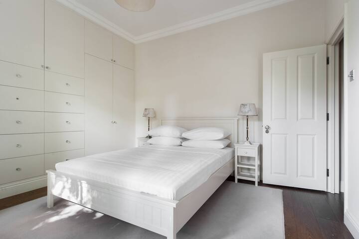 Cathcart Road IV by onefinestay gallery image 5