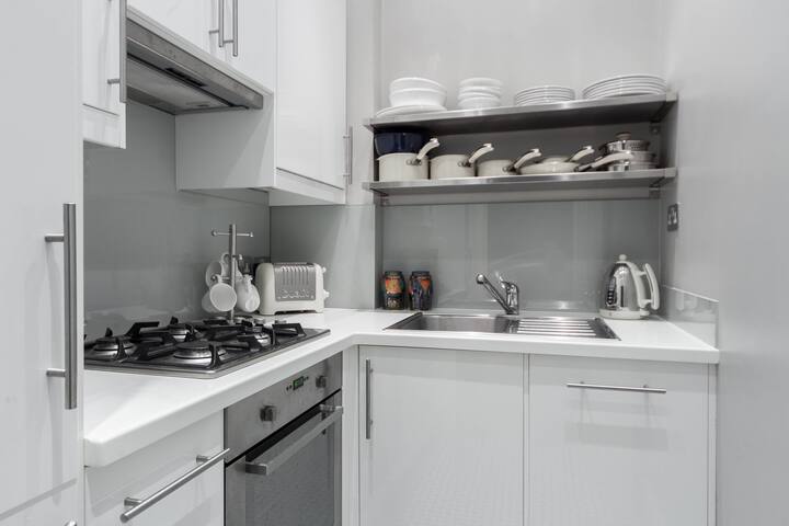 Cathcart Road IV by onefinestay gallery image 4