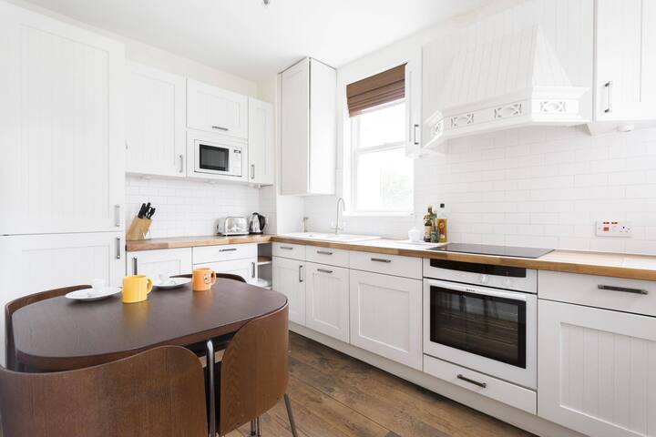 Colville Road III by onefinestay gallery image 4