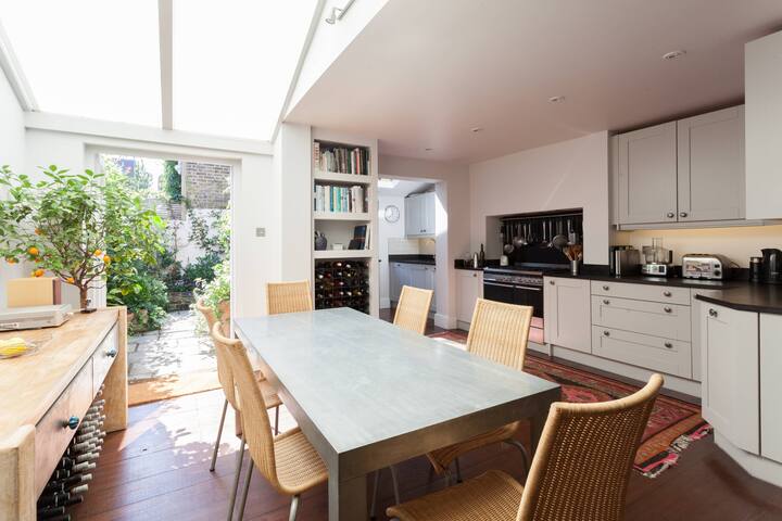 Afghan Road by onefinestay gallery image 4