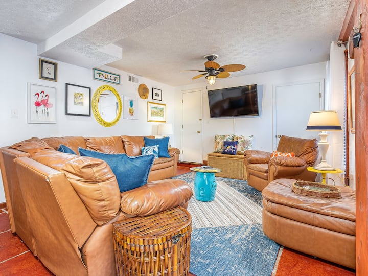 Tybreeza A | Apartment, Shared Pool, Near Beach! - Tybee Island, GA