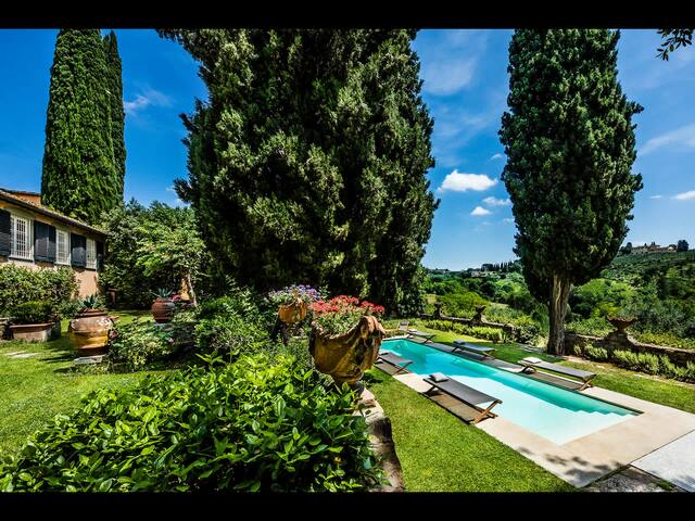 VILLA 1 MILE FROM DOWNTOWN FLORENCE W/ HEATED POOL gallery image 2