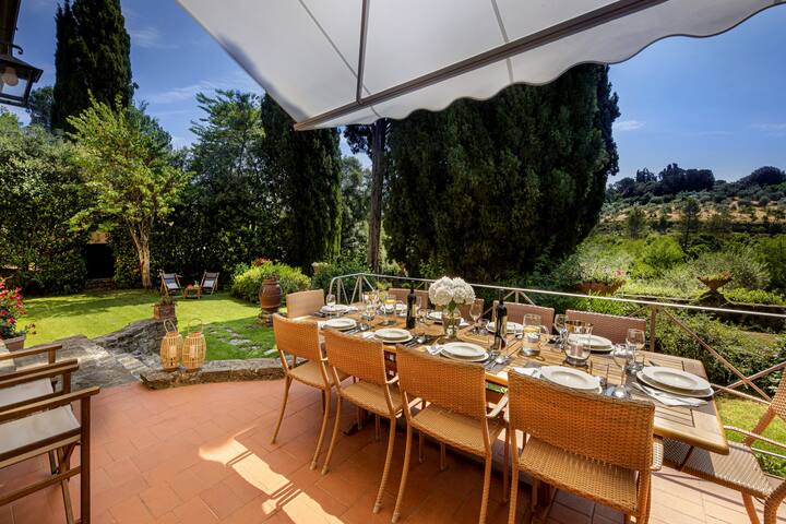 VILLA 1 MILE FROM DOWNTOWN FLORENCE W/ HEATED POOL gallery image 3