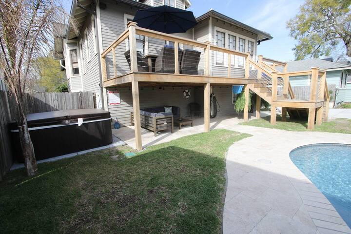 Gorgeous uptown 3 bedroom home w/pool and parking! gallery image 3