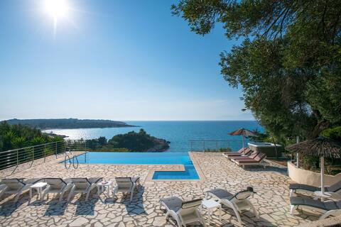 Beachfront villa seasun - luxury villa by the sea