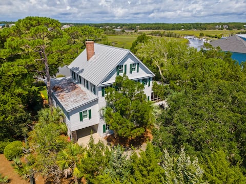 Eclectic Creek Front Retreat