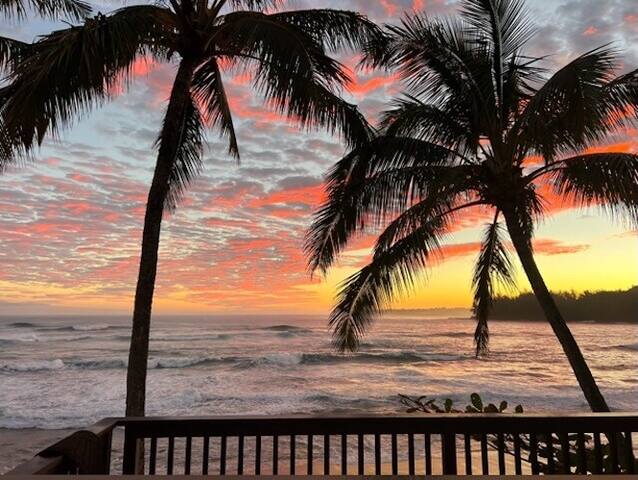 Haena Beach House: Luxe Beachfront Amazing Views gallery image 2