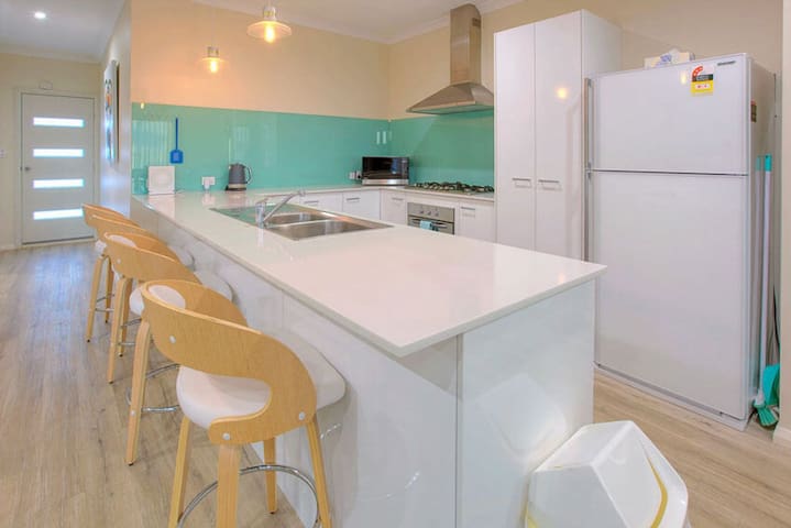 Desert Rose -Jetty, Pool, WiFi and Foxtel gallery image 4