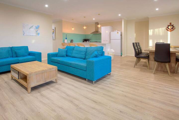 Desert Rose -Jetty, Pool, WiFi and Foxtel gallery image 2