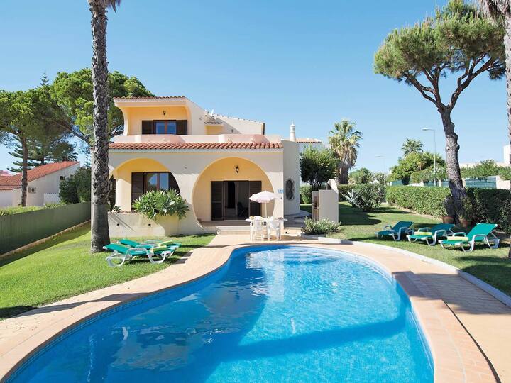 Exclusive Retreat In Vilamoura, Private Pool, Off-street Parking, Free Ac & Wifi - Quarteira
