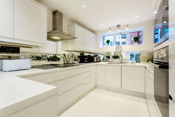 Village Tranquillity by Veeve gallery image 4