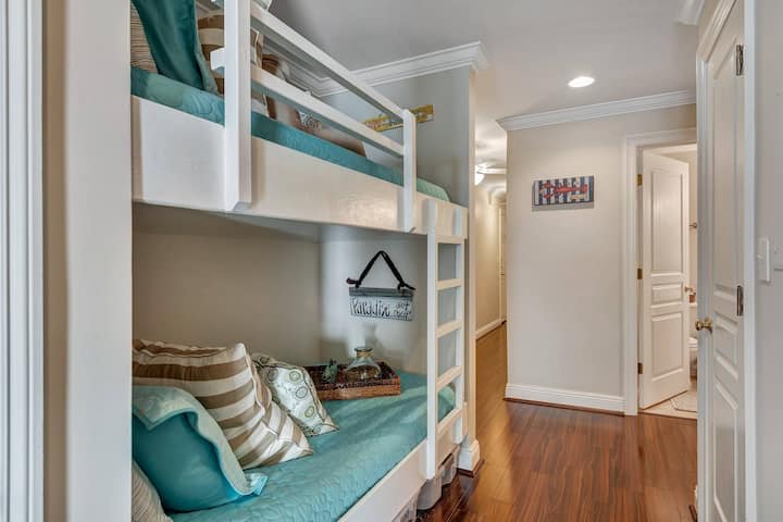 Hall alcove con literas gemelas