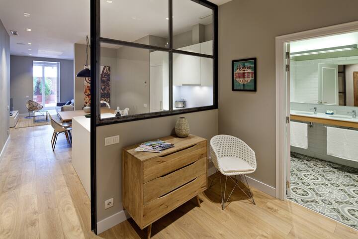 Amazing apartment with terrace gallery image 2