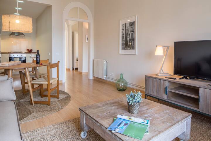 Arc de Triomf cheerful two bedroom with terrace gallery image 5