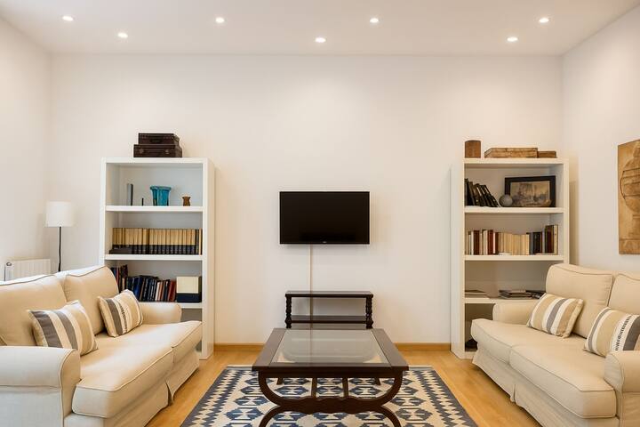 Bright 2 bedroom apartment with balcony gallery image 3