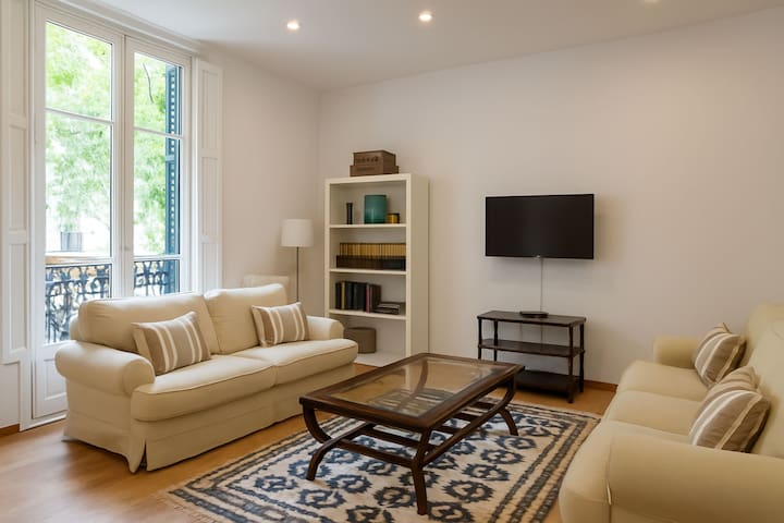 Bright 2 bedroom apartment with balcony