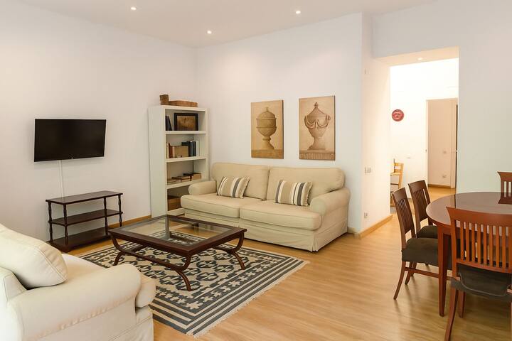 Bright 2 bedroom apartment with balcony gallery image 2