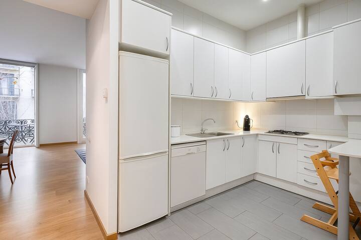 Bright 2 bedroom apartment with balcony gallery image 4