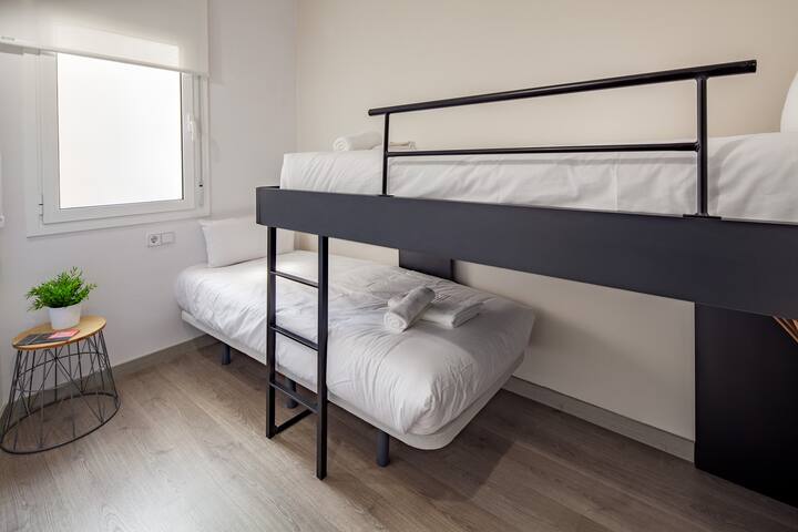 Nice balcony 2 bdrm apartment Sagrada Familia gallery image 5