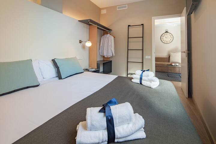 Nice balcony 2 bdrm apartment Sagrada Familia gallery image 3