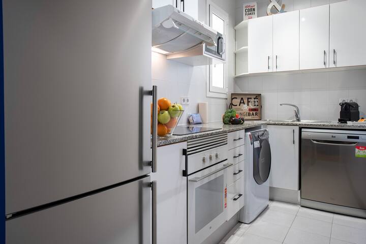 Nice balcony 2 bdrm apartment Sagrada Familia gallery image 4