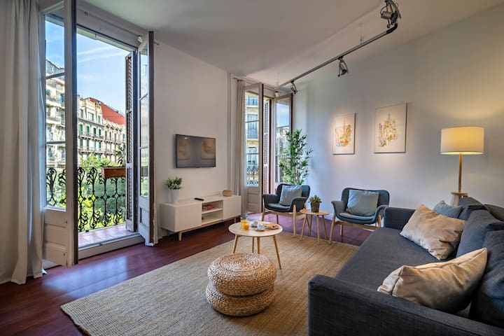 Stunning eixample 2 bedroom up to 6