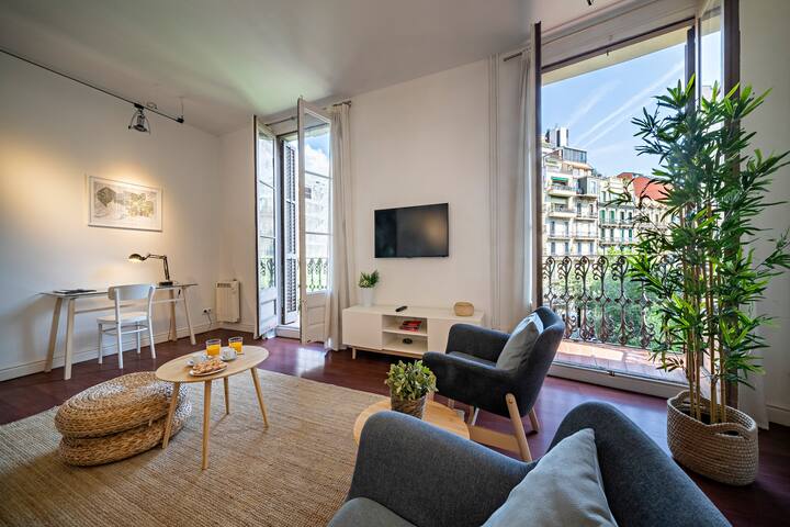 Stunning eixample 2 bedroom up to 6 gallery image 3