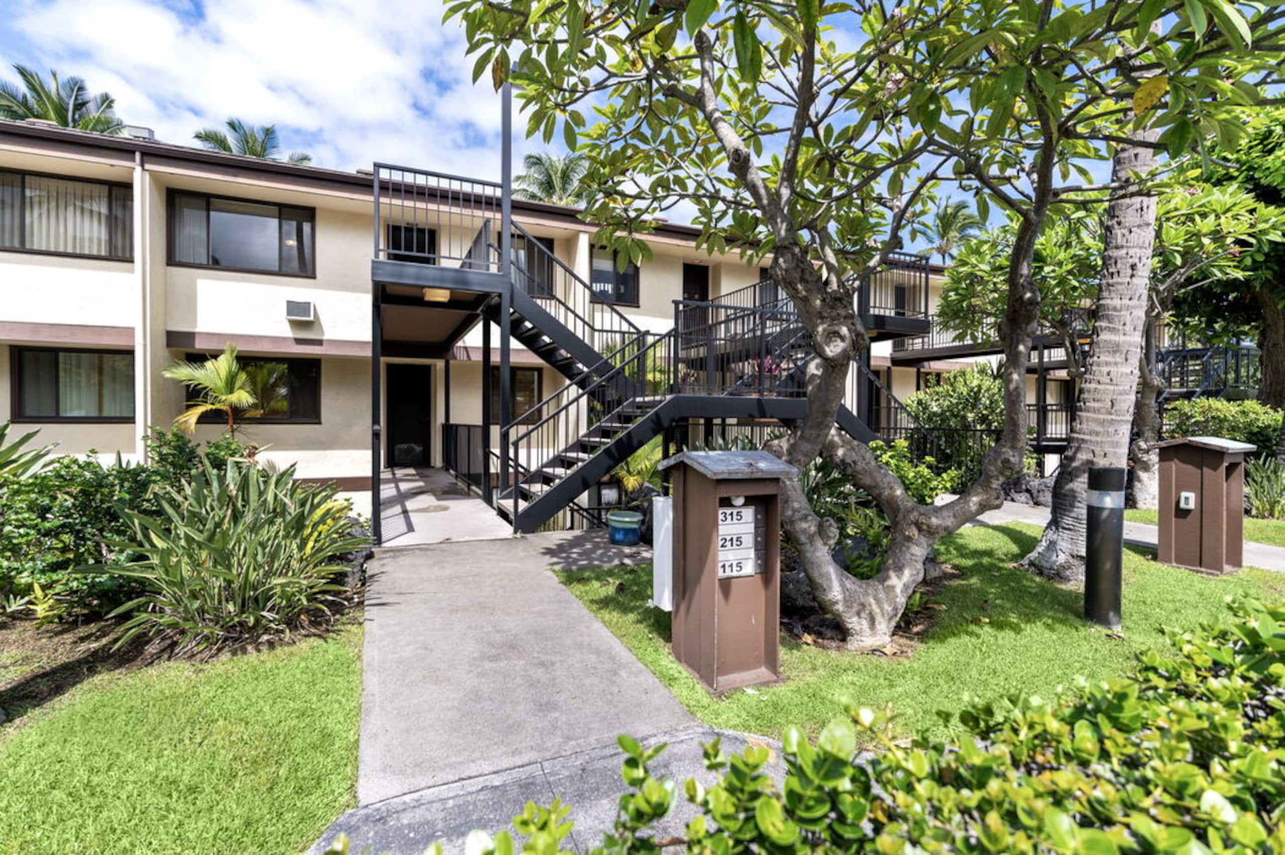 Condo in Kailua-Kona · ★4.88 · 3 bedrooms · 4 beds · 3 baths - Image 34