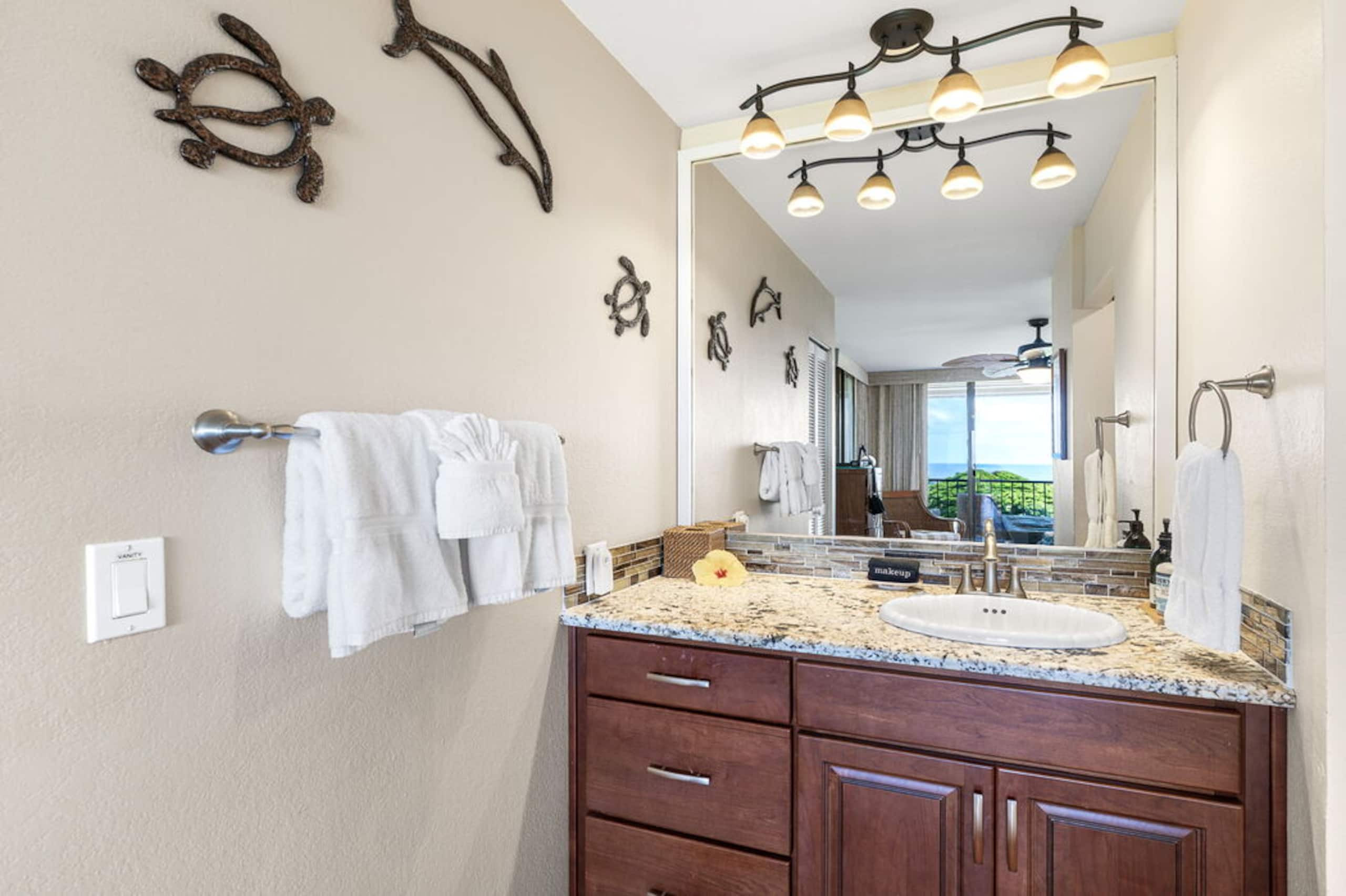 Condo in Kailua-Kona · ★4.88 · 3 bedrooms · 4 beds · 3 baths - Image 21