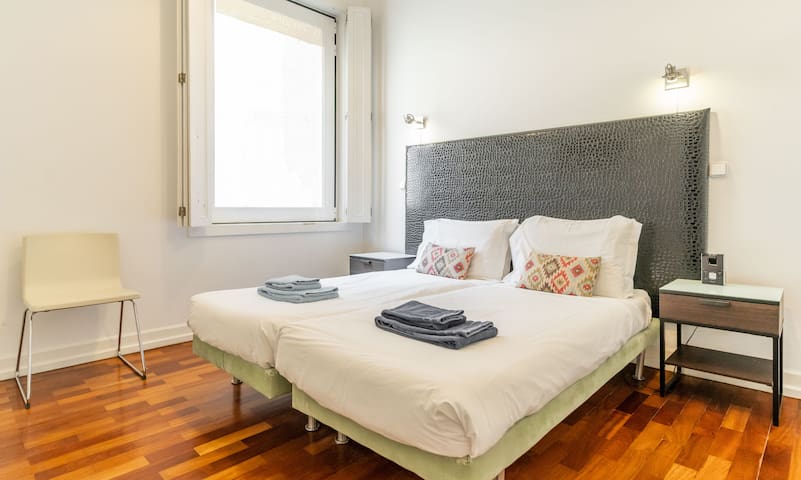 Lv Premier Chiado CH3- views, central, AC, lift gallery image 2