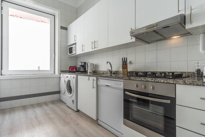 Lv Premier Chiado CH4 spacious, central, elevator gallery image 5