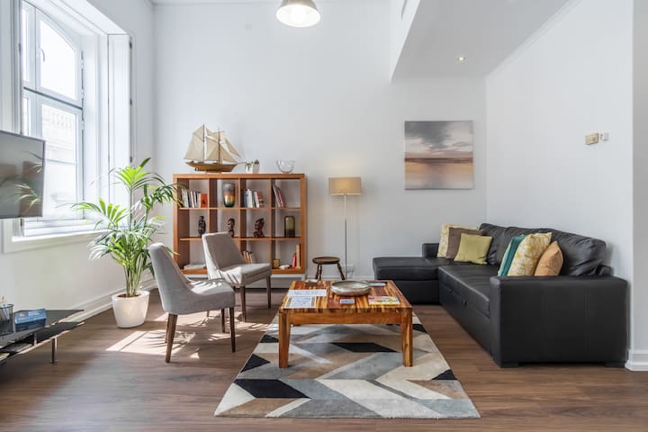 Lv Premier Chiado CH4 spacious, central, elevator gallery image 2