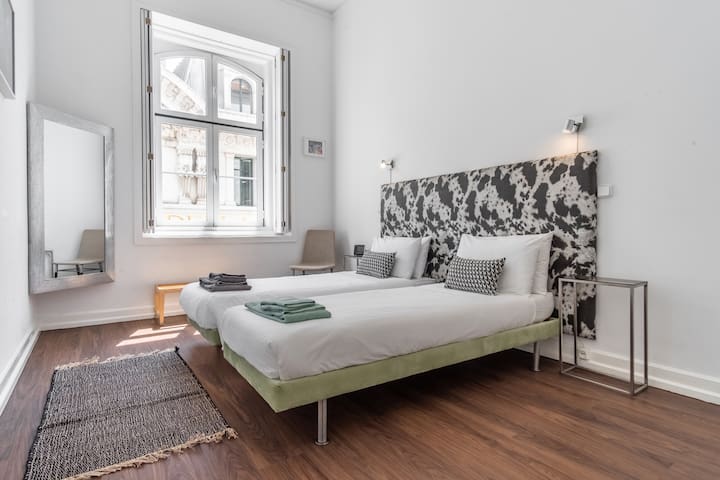 Lv Premier Chiado CH4 spacious, central, elevator gallery image 3