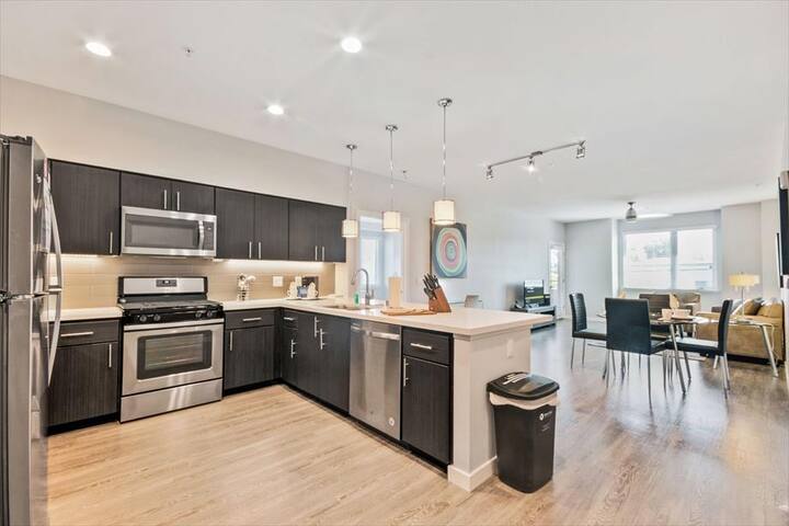 Upscale 2BR Apt near Meta HQ | Washer/Dryer gallery image 4