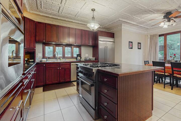 Spacious 5BR Bayview Dog Friendly gallery image 5