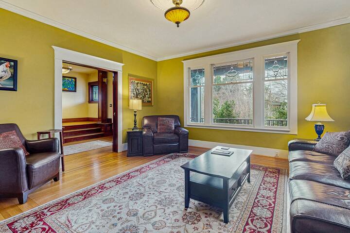 Spacious 5BR Bayview Dog Friendly gallery image 2