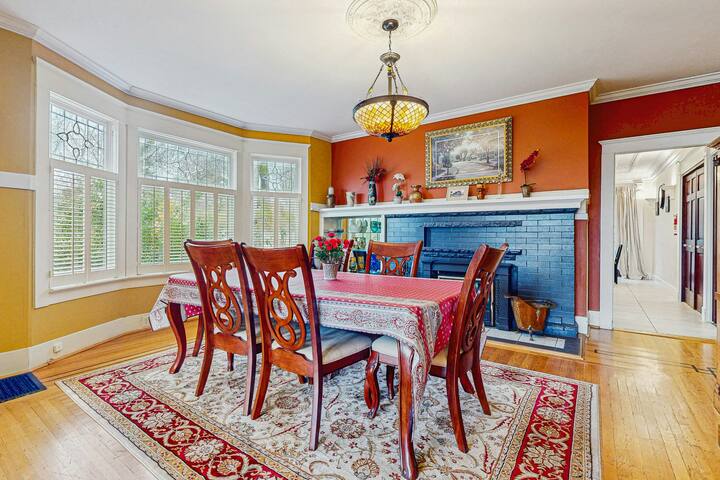 Spacious 5BR Bayview Dog Friendly gallery image 3