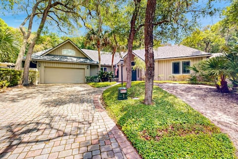 Spacious 5BR | Private Pool | Balcony