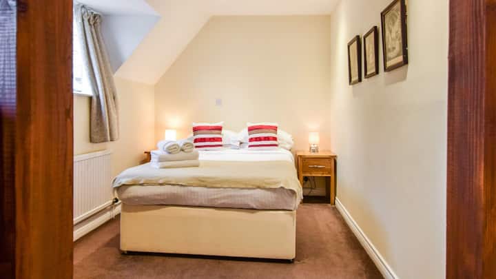 Dhoma e gjumit 1, Queen Mary Cottage në Sudeley Castle, Bolthole Retreats