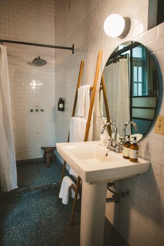 Stylish Colonial Stay in Roma Norte W Rooftop 8BR gallery image 5