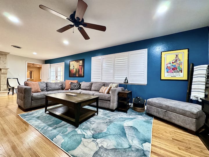 Hot Tub · Fenced Yard · Ev Charger · 10 Min To Dt - Sacramento, CA