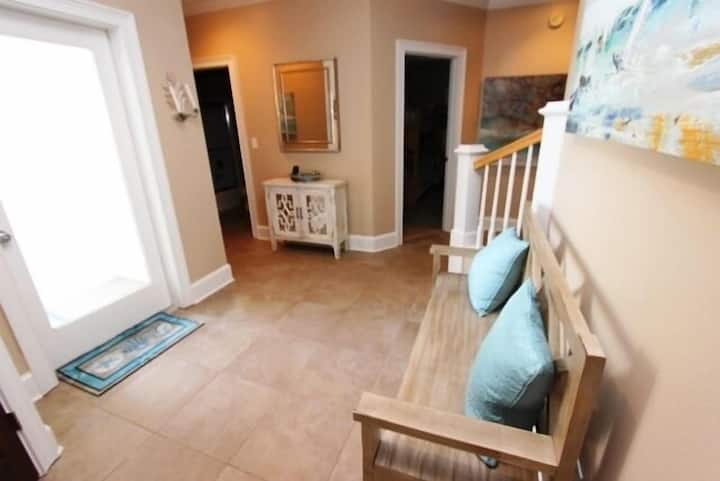 Crystal Dunes 501 Remodeled 4 Bd Beach Front Condo - Destin, FL