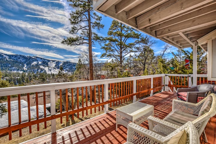 Gentle Grizzly Getaway By Destination Big Bear : Incredible Ski Slope Views Of Bear Mtn! Internet! - Big Bear, CA