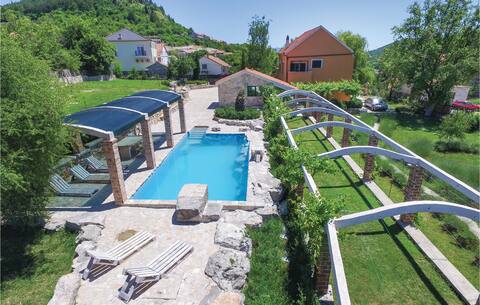 Cozy home in Sinj with outdoor swimming pool