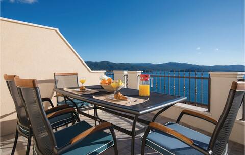 Awesome apartment in Komarna