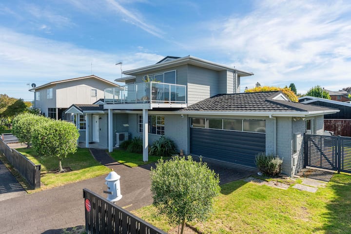 Jacksons - Two Mile Bay Holiday Home - Taupō