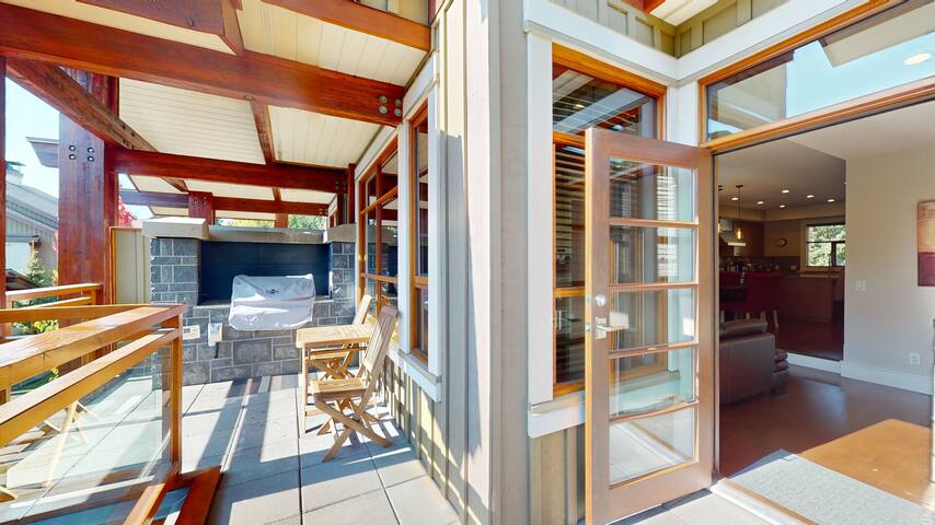 Blackcomb Peaks Accommodation managed Airbnb listing 1